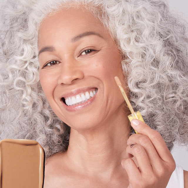 Model wearing Mini Revealer Concealer in Tone 07