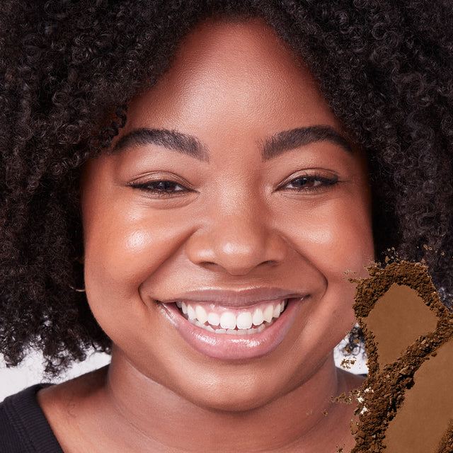 Model wearing Mini Cloud Set Setting Powder in Silky