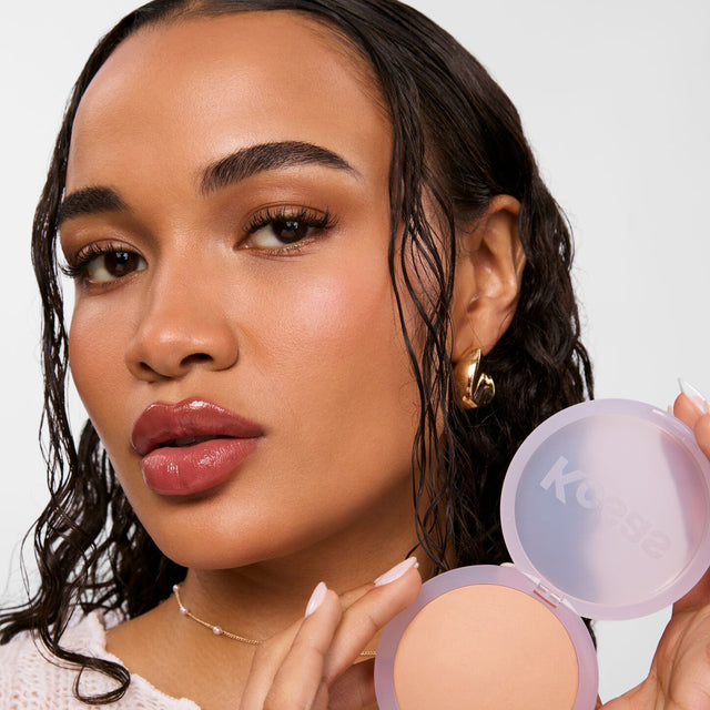 Model wearing Cloud Set Setting Powder in Pillowy
