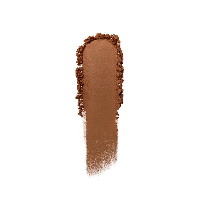Model wearing Cloud Set Loose Powder in Translucent Cozy