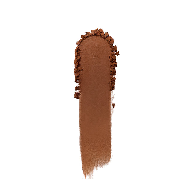 Model wearing Cloud Set Loose Powder in Translucent Velvety